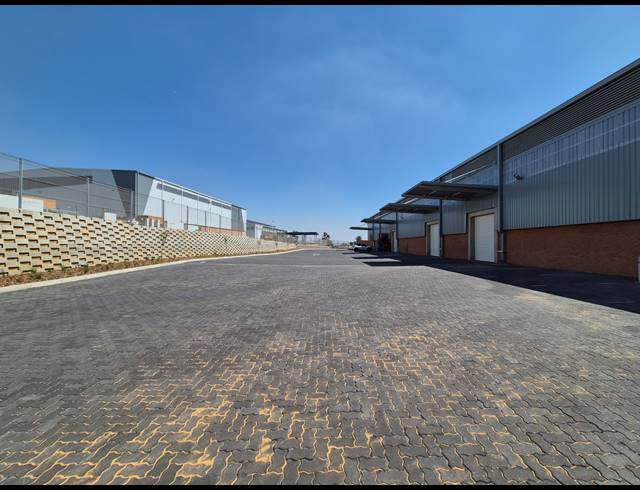 800M² WAREHOUSE TO LET IN LONGLAKE